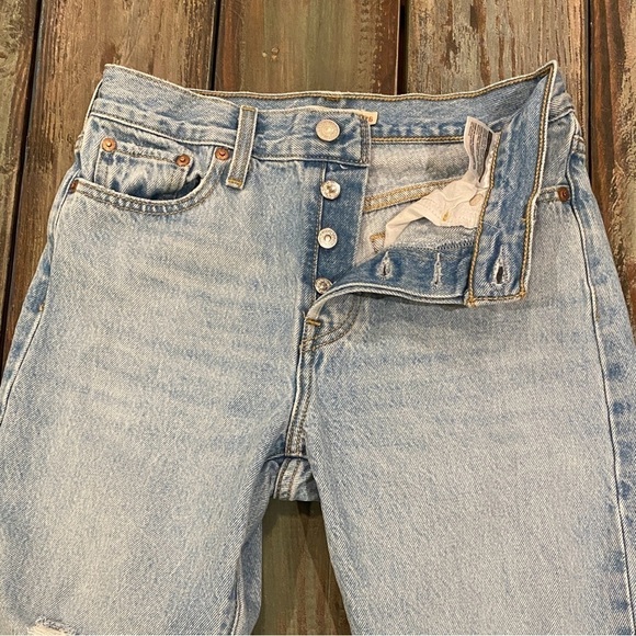 Levi’s 26 (2/3) Wedgie Icon Ripped High Rise Women’s Straight Cropped Jeans - Picture 13 of 16